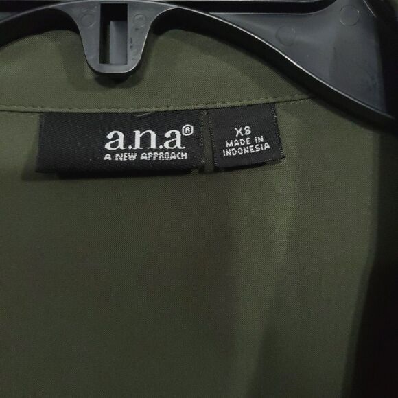 a.n.a A New Approach Women’s 100% Rayon Roll Sleeves Relaxed Olive Green Size XS - Picture 4 of 7